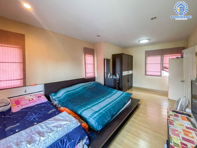 บ้านเดี่ยวมือสองย่านนนทบุรี ม. เพอร์เฟคพาร์ค กาญจนาภิเษก คุณภาพจากแบรนด์ Property Perfect  บ้านสวยพร้อมเข้าอยู่ บนเนื้อที่ 50 ตร.ว. 3 ห้องนอน 2 ห้องน้ำ 2 ที่จอดรถ พร้อม Facilities ครบครัน บนทำเลเชื่อมต่อถนนกาญจนาฯ  ใกล้ทางด่วน ศรีรัช-วงแหวนฯ เซ็นทรัลเวสต์เกต และรถไฟฟ้าสายสีม่วง "สถานีตลาดบางใหญ่"